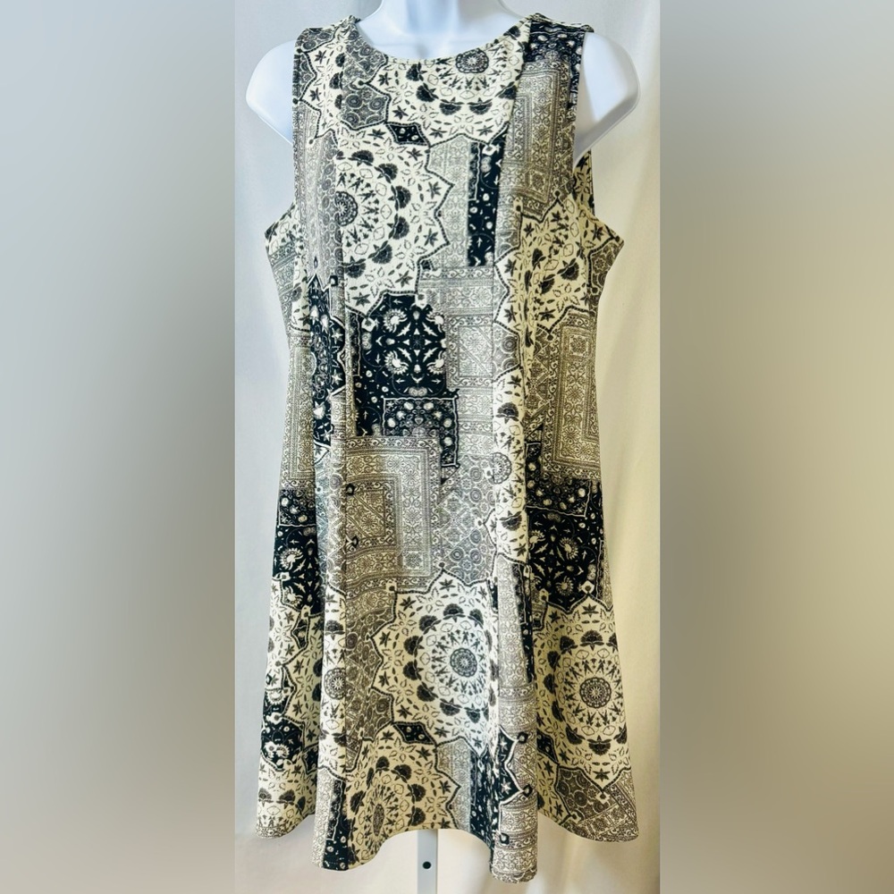 Zara Medallion Black & White Sleeveless Peekaboo Back A Line Mini‎ Dress size M